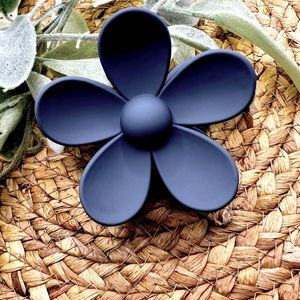 Flower hair clip  🌸